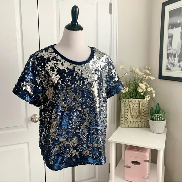 Two by Vince Camuto Flip Sequin Top - Picture 2 of 12